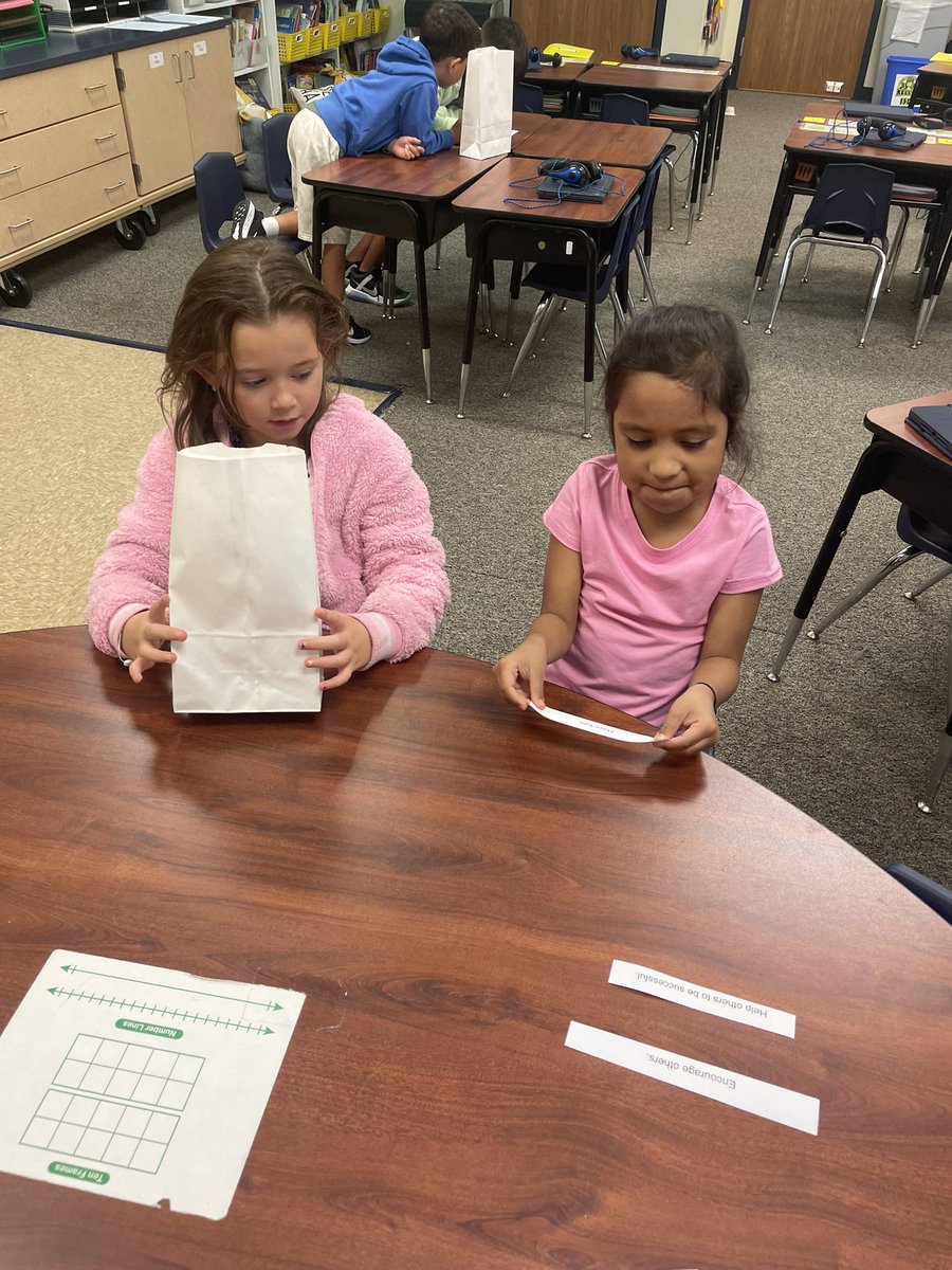 BrittanyMartz10's tweet image. These first grade hybrid mathematicians practiced using academic discourse with their classroom norms mystery bags today! They discussed the importance of specific math mindset practices and created their own anchor chart! #MathKISDMonthlyChallenge 
@KISDMathSquad @lead4ward