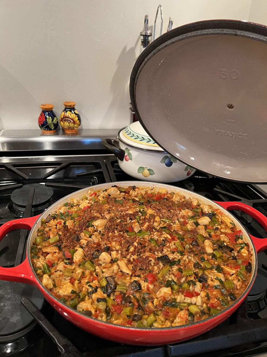 TM_10tori's tweet photo. If I had to pick just four pics from my weekend… they would be this and let’s just say, I am #happy and #thankful and feel so #grateful for my #friends and #family… #mivida! #friendshipgoals #VivaEspaña #paella #cookingforfriends https://t.co/lVQ4kmSD6c