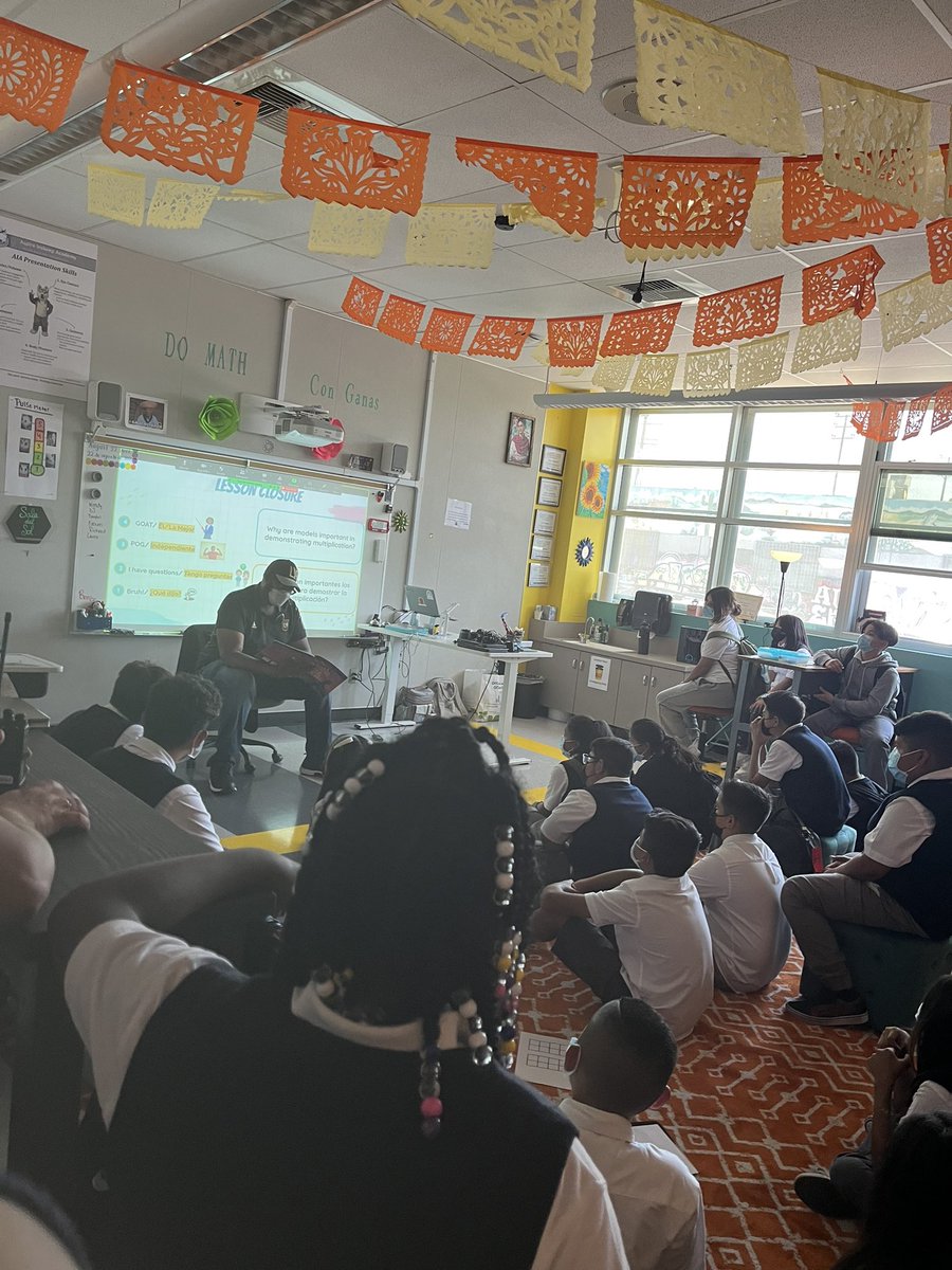 Today, we had a special guest, Mr.Banks, visit our #Gauchos 🦝 and #Warriors 🌠 for a read aloud as we continue to build our community! <a href="/ericajmarquez/">ms.emarquez</a> <a href="/MsS_Gonzalez/">Samantha Gonzalez</a>