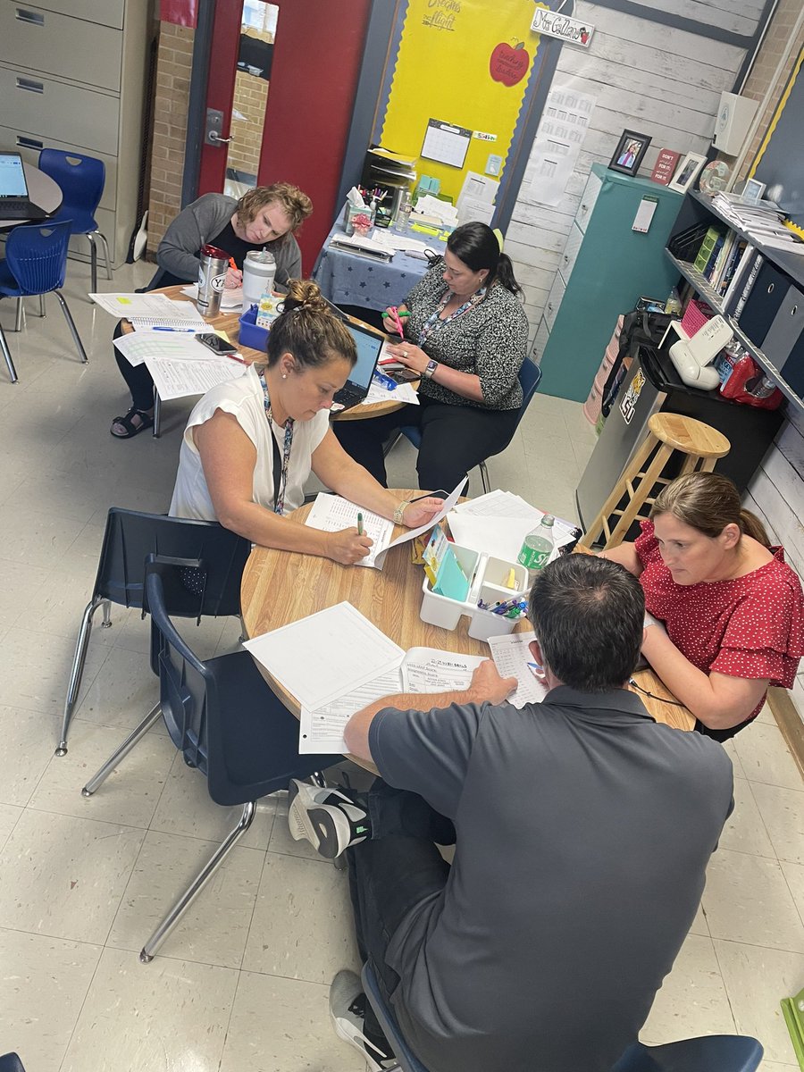 smeehan20's tweet photo. @RiviereES ILT hard at work #SEAGULLSONAMISSION
@LLeinhardt @BrandiFaucheaux @prissygalliano @Shannon_Castay #toMasteryandBeyond #theamazingnetwork2 https://t.co/0Teb7FN9vV