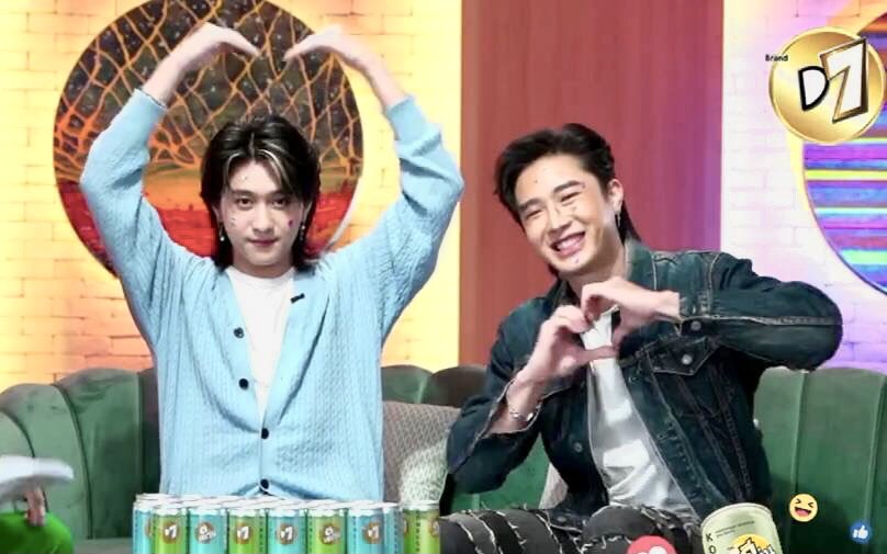 babyjjus's tweet photo. Maybe it's late but I want to thank the JJUS admins from various countries, they are very kind n warm people, I feel I'm not alone n have a new family by sending lots of love n supporting each other. I'm proud to be a part of team. 

love รักนะฮับจุบๆๆ 🫶🫶🫶 https://t.co/RRxQMpNkEE