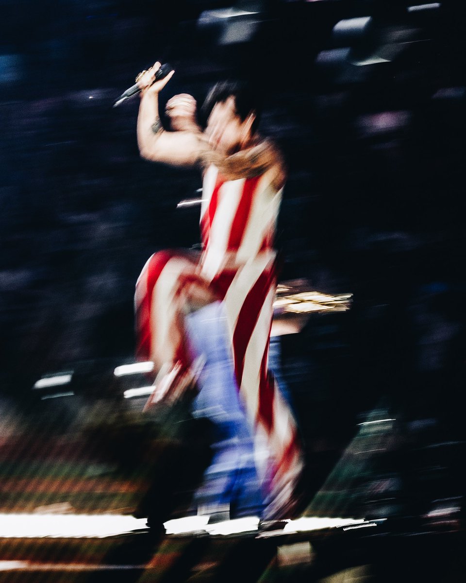 hsdaily's tweet image. Harry on stage at Madison Square Garden in New York City - August 20 

📸 @TheGarden