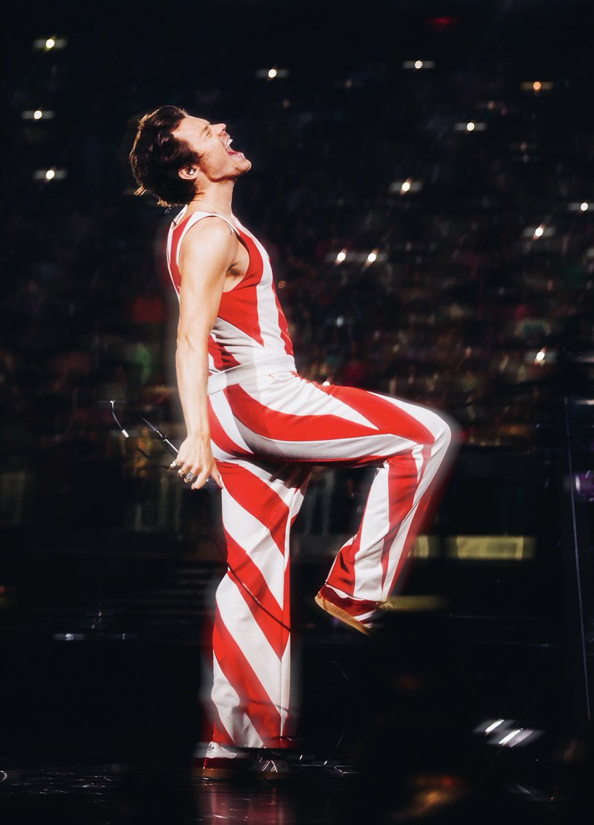 hsdaily's tweet image. Harry on stage at Madison Square Garden in New York City - August 20 

📸 @TheGarden