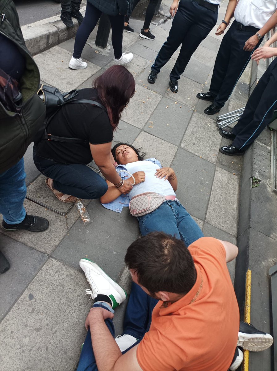antimonumenta's tweet photo. después del feminicidio de su hija #AyelinIczae de 13 años,  Flora tuvo que salir en desplazamiento forzado con dos hijas menores de edad.El #MecanismoDeProtecciónAvíctimas,le quitó toda la protección argumentando que ya había detenidos y que sus vidas no corrían peligro, https://t.co/6UxcAyKgDI