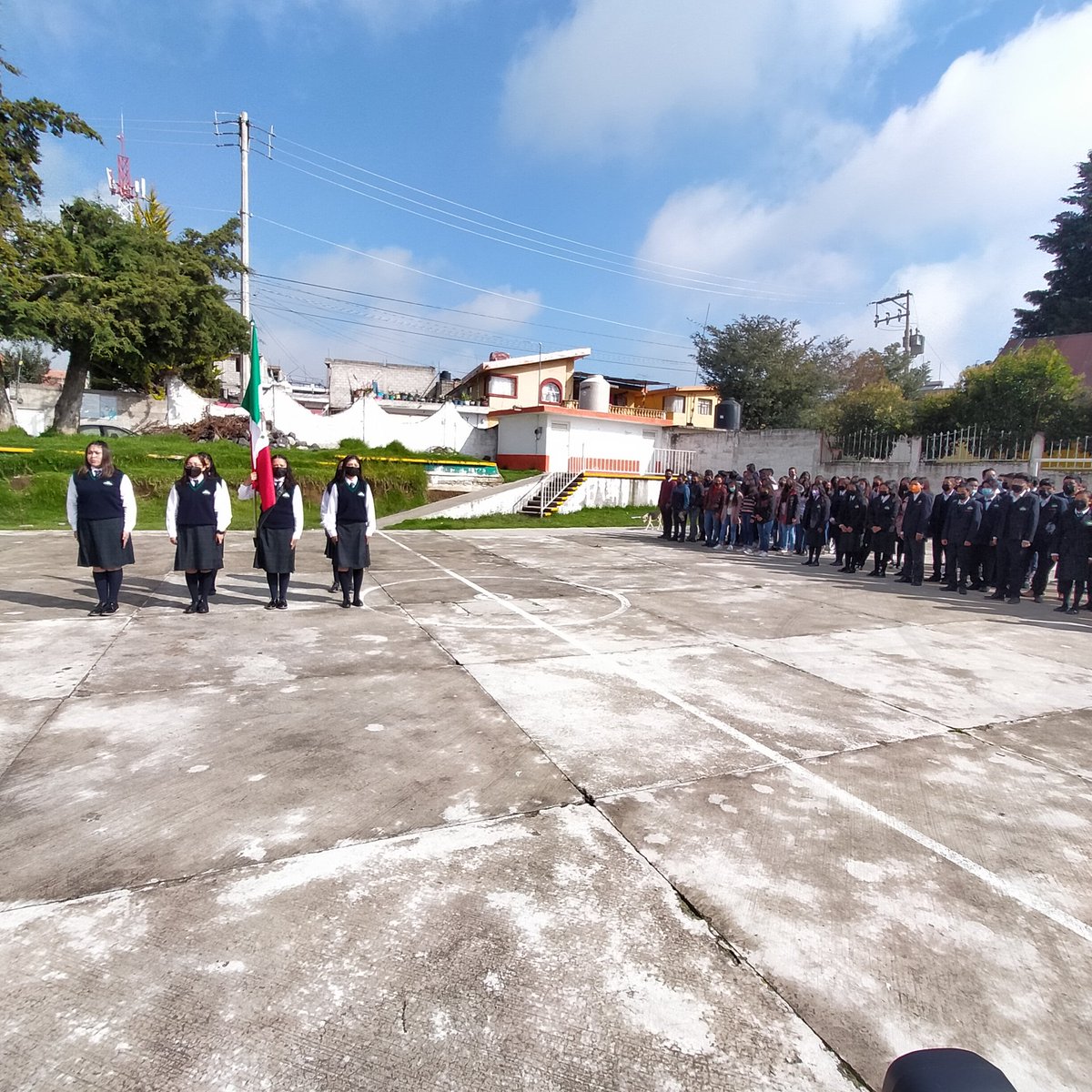 TBC_509's tweet photo. Ceremonia de inauguración del ciclo escolar 2022- 2023 en el #TBC_509 contando con la presencia de la Supervisora de la Zona 11 de Telebachillerato Comunitario  Profra. María de Lourdes Núñez Martínez #orgullosamentezona11TBC
#TBC_509
#orgullosamentezonatbc11
@Zona11TBC https://t.co/LPqZvGP8l3