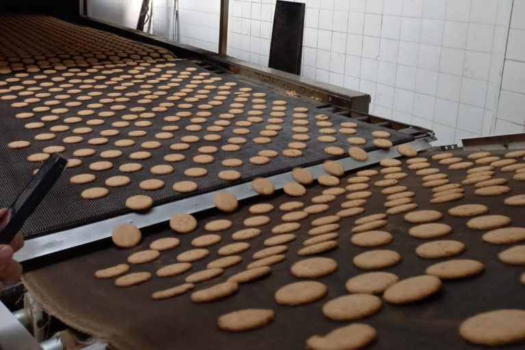 milciades1983's tweet photo. #ConSelloPropio Hacer alfajores del desecho de cerveza, la innovación de una cooperativa https://t.co/aLEQVPX2La https://t.co/NpxUjUOPgC