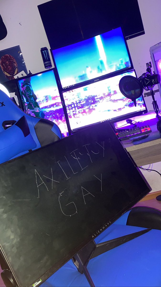 Astr0fy's tweet image. My monitor isn’t working @Axilityx 😩