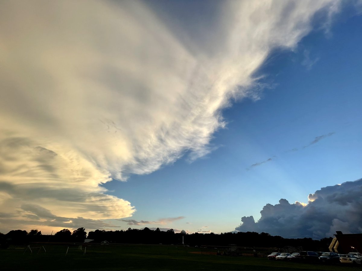 WX_ATM's tweet photo. One of THE BEST convective skies in years - from Fauquier County Virginia @capitalweather @dougkammerer #vawx https://t.co/CTDxNGVA1m