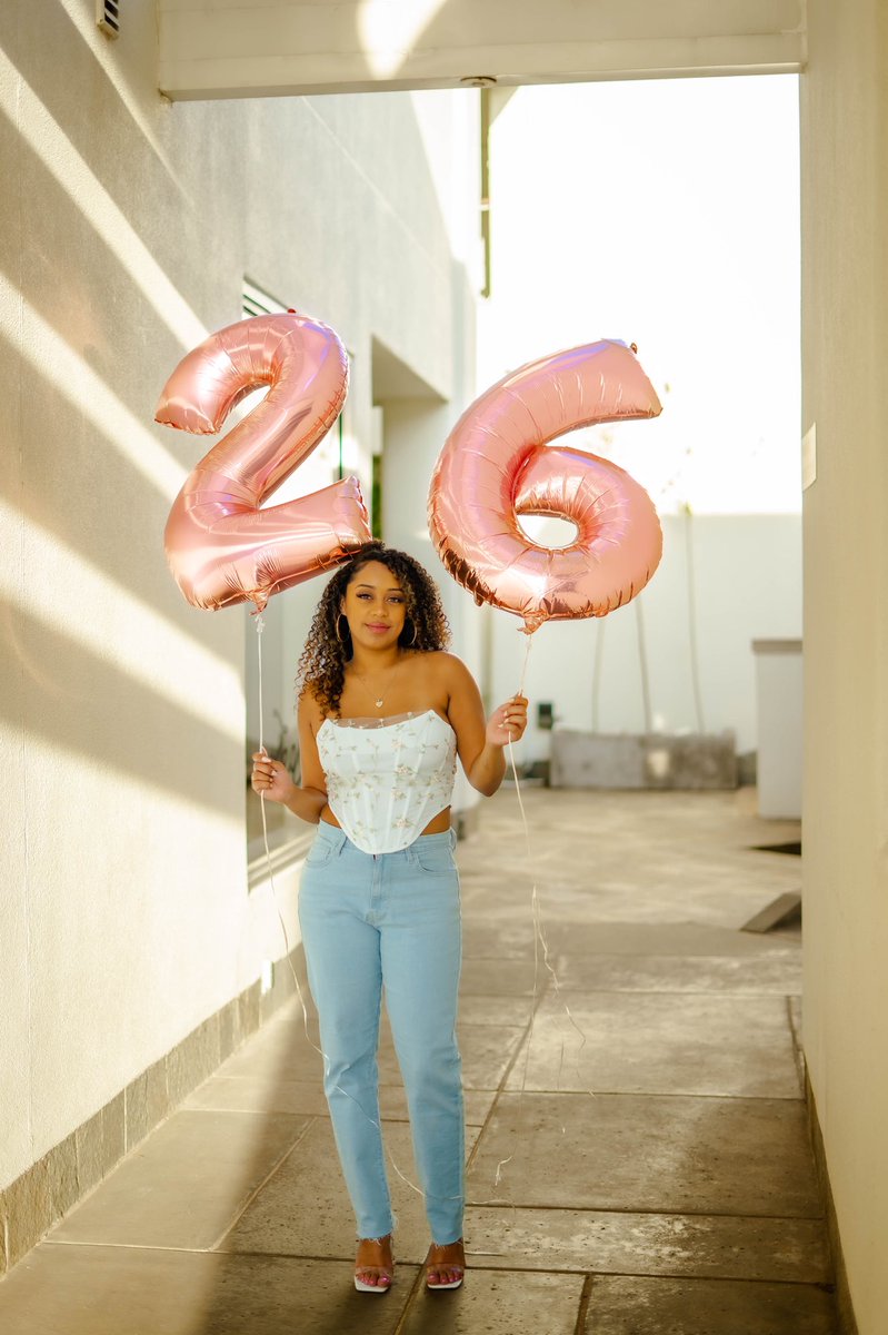pholexx's tweet photo. took pictures of my friend for her bday. (8/20) 🥹🎉 ✨ https://t.co/q3Sd7uiDUz