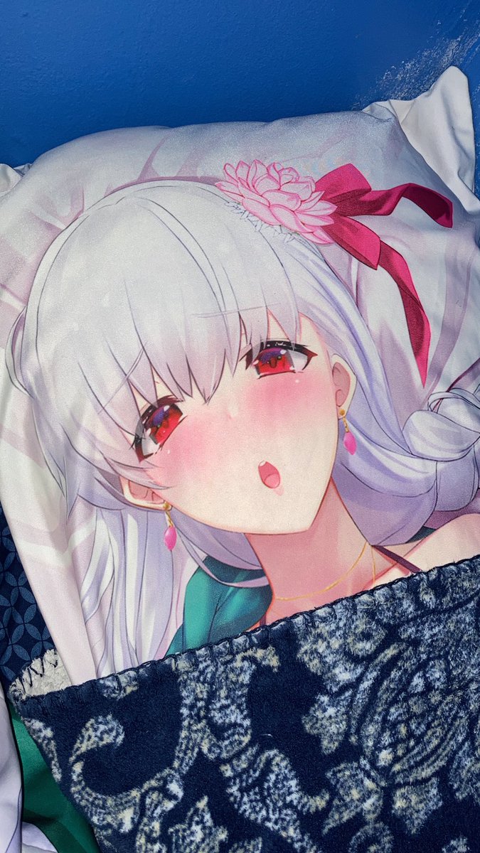NKZTempest's tweet photo. Anyone here a expert on fabrics range on different 2WT for dakimakura aka body pillows? I have a few different 2WT dakimakura and they fabrics feel different across them all. What do I mean well? 1/2 #fabrics #2WT #bodypillow #daki https://t.co/lHKuiPfNrU
