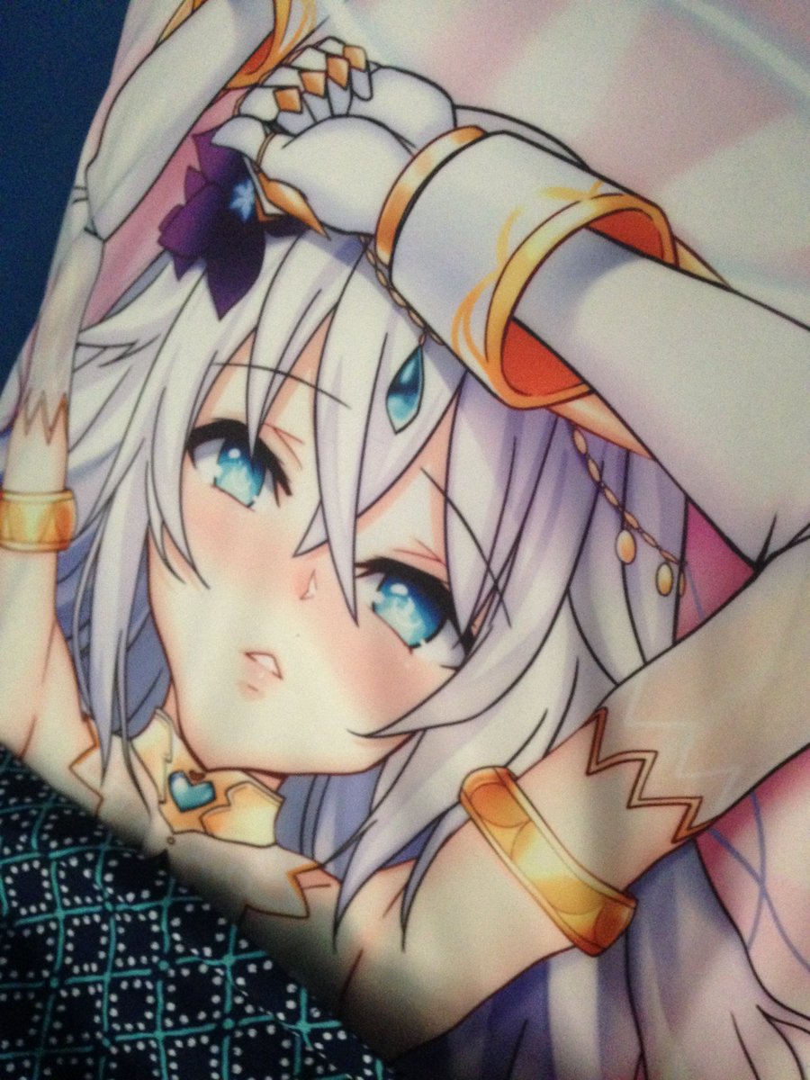 NKZTempest's tweet photo. Anyone here a expert on fabrics range on different 2WT for dakimakura aka body pillows? I have a few different 2WT dakimakura and they fabrics feel different across them all. What do I mean well? 1/2 #fabrics #2WT #bodypillow #daki https://t.co/lHKuiPfNrU