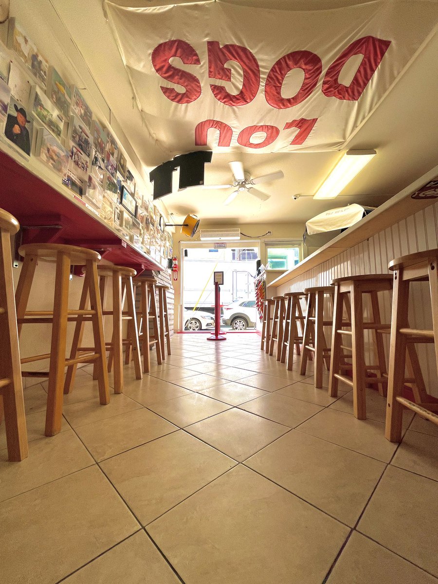 LouDogsSeaIsle's tweet photo. OPEN EVERYDAY 🌭
11a-8p ⏰
@ 38th &amp; Pleasure 🏖
#LouDogsSIC https://t.co/PqmnNKRD28