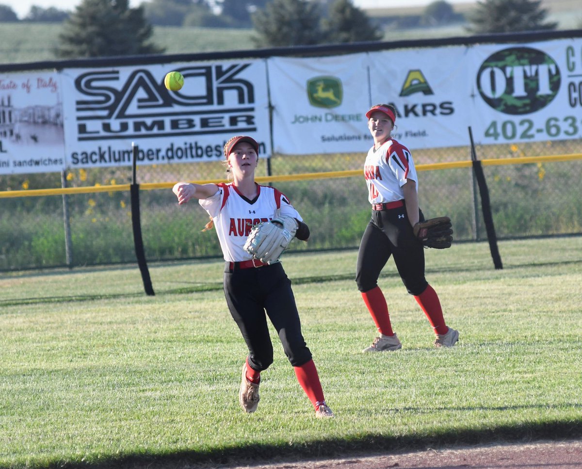 SportsANR's tweet photo. Not a bad night at the diamond as the Lady Huskies take care of business in a 10-2 win over TCEMF. #nebpreps https://t.co/aMe4bFlxYh