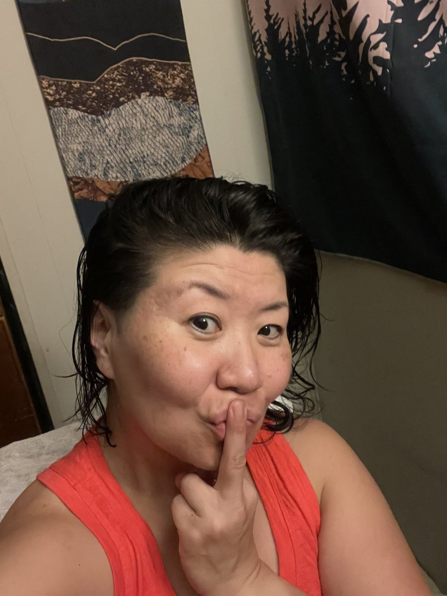 yujachingu's tweet photo. Amazed at how powerful AF I feel. Feels like a huge 🖕🏼to all my feelings of oppression.
#strongfeelsgood #findwhatfeelsgood #findwhatmovesyou #growingmypower #nomorefuckingshame #rebuildingmyself #revolutionwithin #unapologetically #amassinganarmyofbadasswomen https://t.co/A2ynPa9AkV