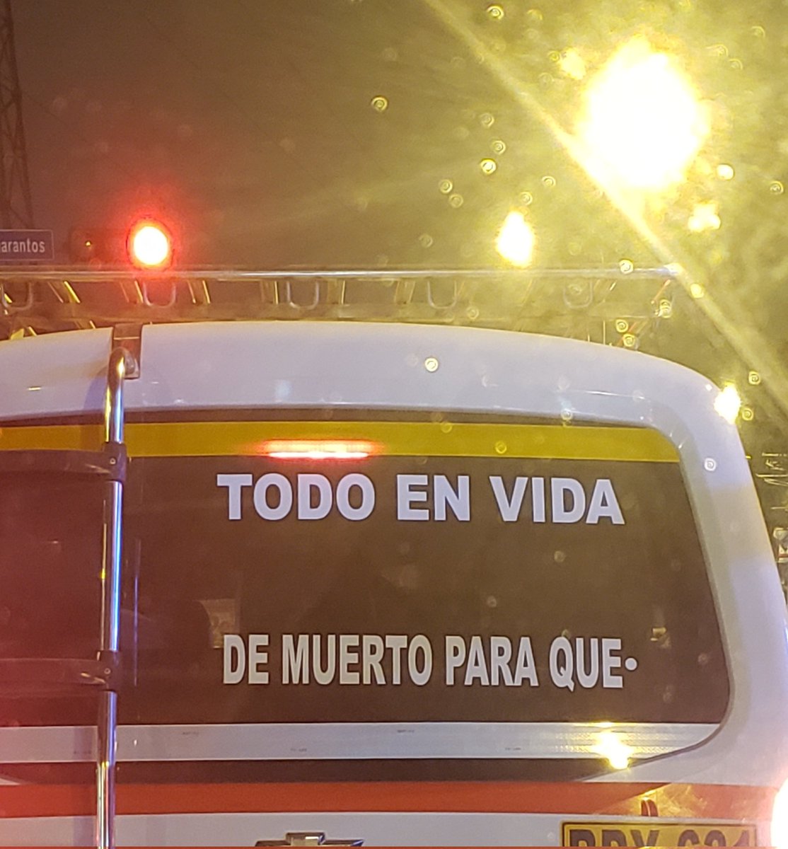 lachatape's tweet photo. "Todo en vida, de muerto para qué" https://t.co/DXbNzDPdoK