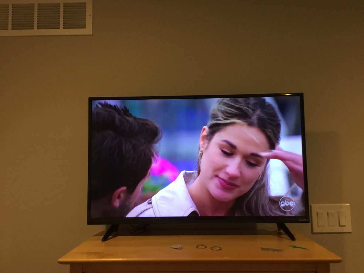 JsMoorehouse's tweet image. #TheBachelorette Girl make him stop talking