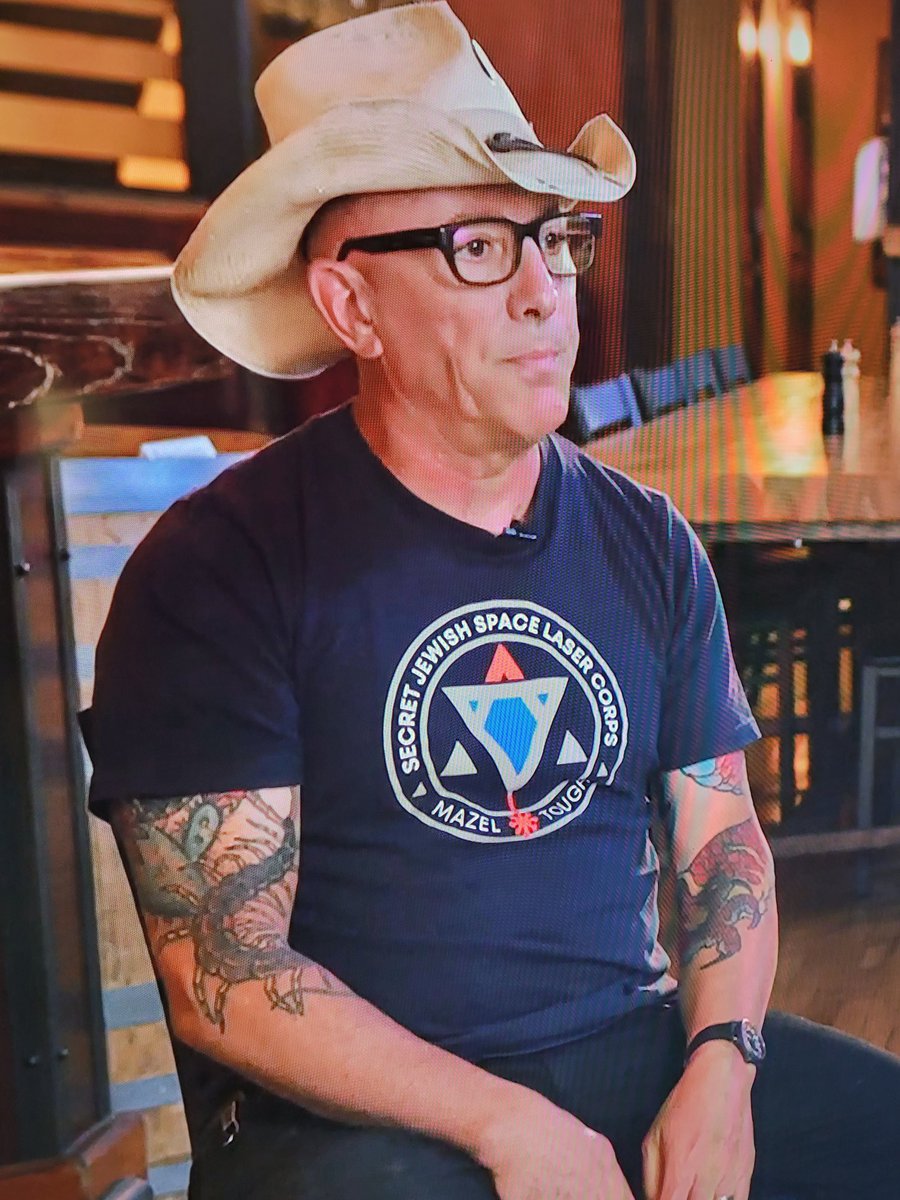 Mac15915902's tweet photo. Easily one of the best t-shirt designs I've seen in my life worn by @mjkeenan. re: @rickbeato interview. https://t.co/nIc53JM0ww