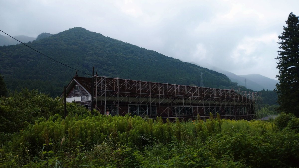 Hiro27891's tweet photo. 配���の途中の風景

我が母校、杲小学校

1874年創立

小学校統合のため2001年閉校

そのまま放置されていた校舎の

解体作業が始まりました

寂しいね～

#廃校 #閉校 #解体 #杲小学校 #群馬県 #みどり市 #東町 #勢多郡 #東村 #小中 https://t.co/Z2N8yB3XjP