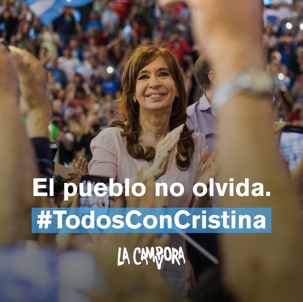 No hay causa seria,no hay pruebas,esto es un fiasco, está todo el pueblo en peligro con esta vergüenza. La mafia judicial juega al fútbol en la quinta de macri y decide el destino de la dirigenta más importante del país elegida por el pueblo. Son una vergüenza! #TodosConCristina