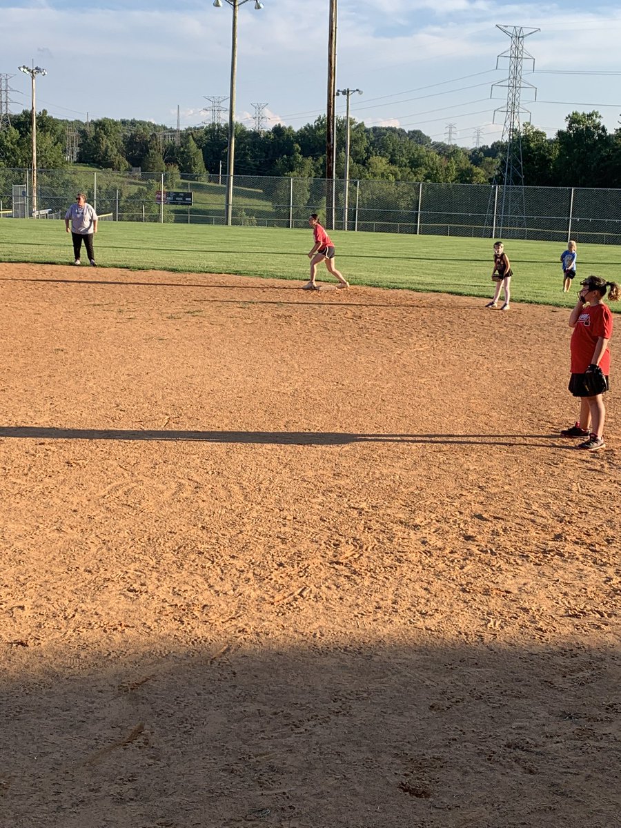 addiewomack2025's tweet photo. Had a blast this evening working with the littles. They are so much fun and soak up everything. Blessed to share my love of the game with them just like others have done for me #softball #fastpitch #Uncommitted https://t.co/1K9DDetww6