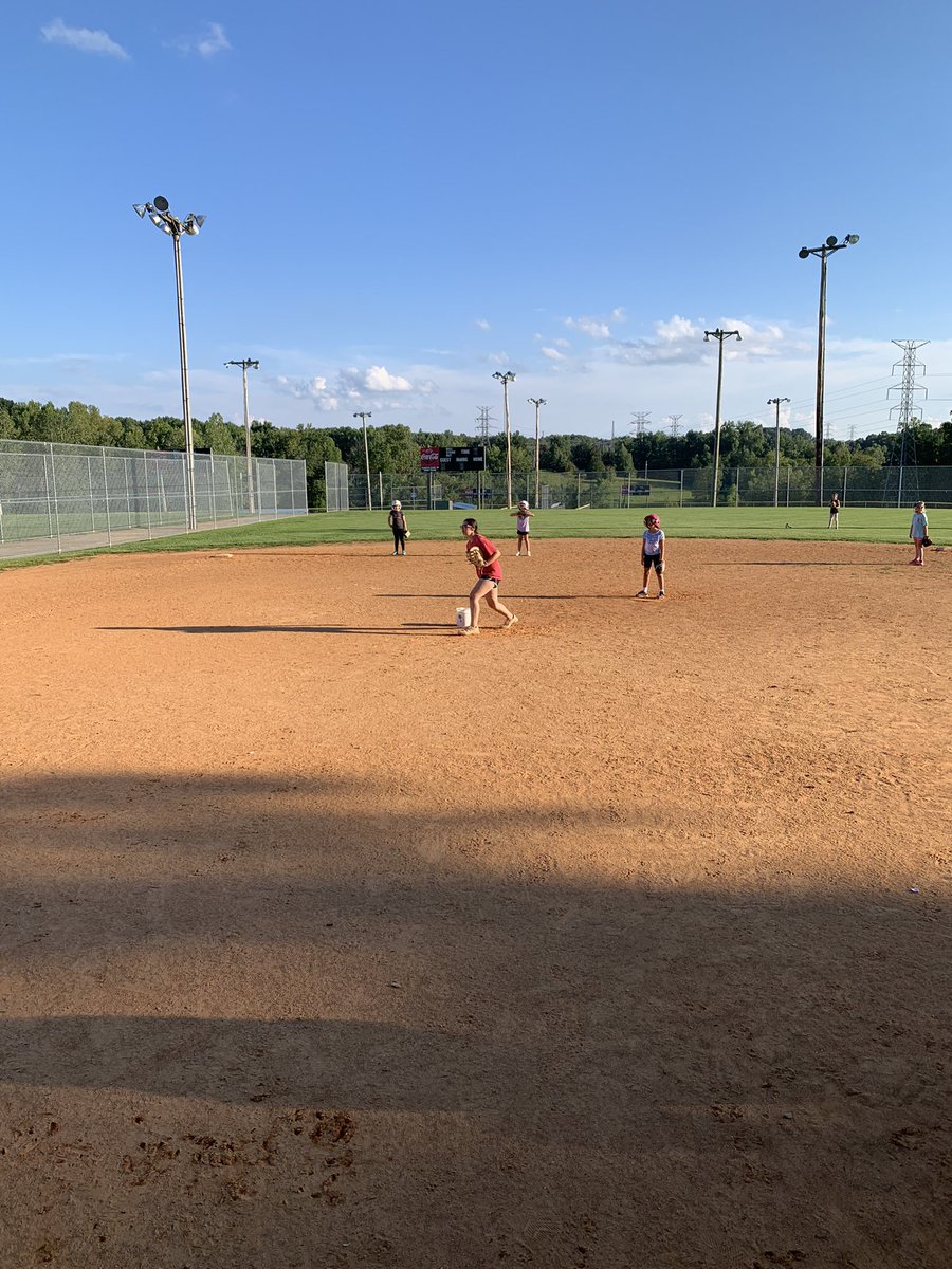 addiewomack2025's tweet photo. Had a blast this evening working with the littles. They are so much fun and soak up everything. Blessed to share my love of the game with them just like others have done for me #softball #fastpitch #Uncommitted https://t.co/1K9DDetww6