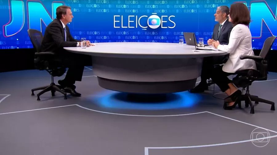 sensacionalista's tweet image. Bolsonaro faz hora extra e mente mais 40 minutos depois do expediente