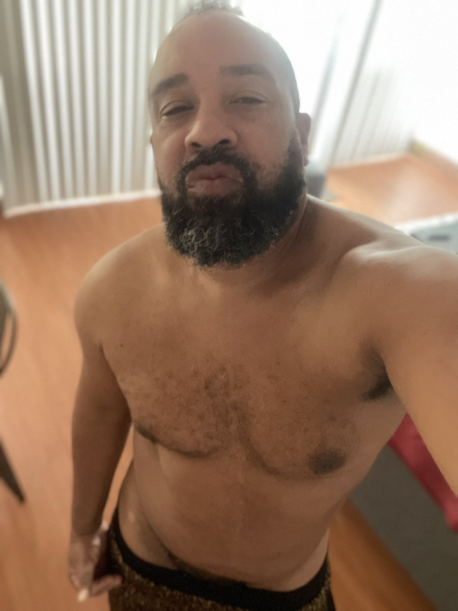 BluBoi31's tweet photo. Enjoyed my views after the gym and a good shower. #augustweather https://t.co/PfrLsPAZ6t