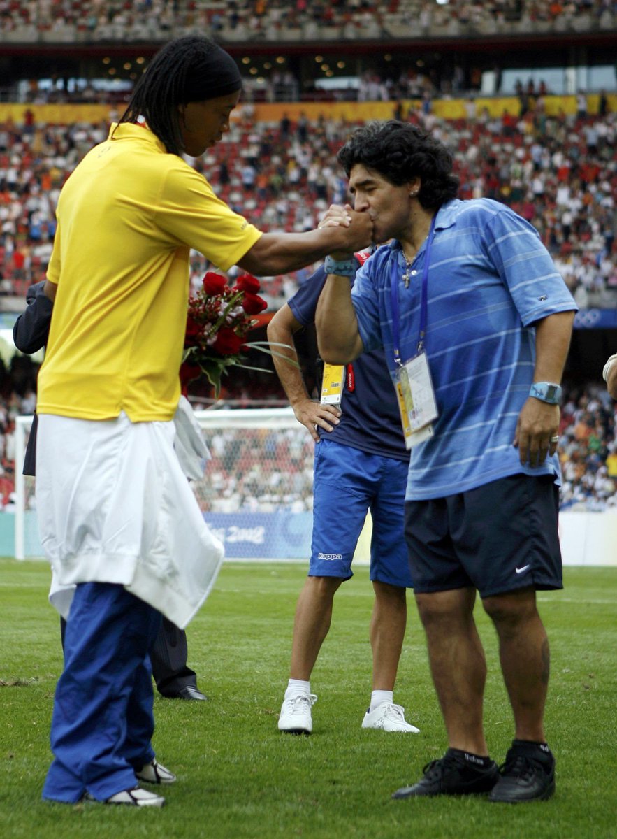Ronaldinho x Maradona. 🤝😘