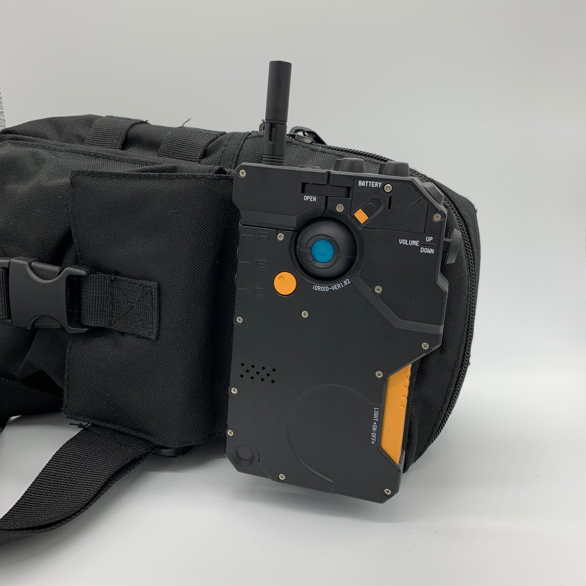 Nino_or2's tweet photo. 唐突にiDROIDをカバンに取りつけたくなってアタッチメントを3Dプリンターで制作
このケース2014年10月発売でiphone5/5s用なんだよね
スネークの持つガジェットを自分の手に持ってゲームする体験は新鮮だったなぁ
#MGSV #3Dプリンター #iDROID https://t.co/R67zLRXYgl