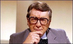 80sEwok's tweet photo. I know @EggsyGLC churns out the majority of the impressions on @DemonSeedPod, but despite this I still find myself randomly copying @MikeBubbins Robin Day while walking around the house. #HelpMeHelpMe https://t.co/LOh8v9IaA4