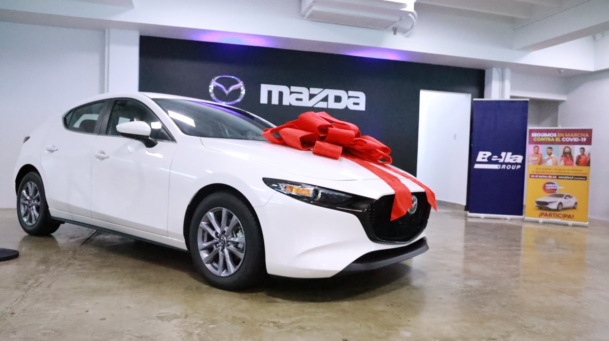 vocespuertorico's tweet photo. Bella Group junto a VOCES PR,  hicieron entrega de auto  Mazda3 Hatchback a  Kenneth Daniel Rodríguez, de 19 años, residente de Hatillo, ganador del sorteo Sobran Las razones el pasado viernes 2 de septiembre de 2022. #SobranLasRazones #VocesPR https://t.co/qh22Yynx8C