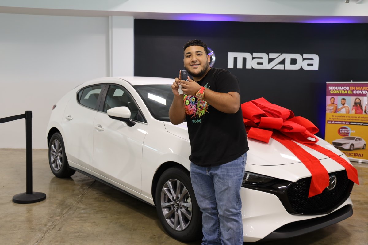 vocespuertorico's tweet photo. Bella Group junto a VOCES PR,  hicieron entrega de auto  Mazda3 Hatchback a  Kenneth Daniel Rodríguez, de 19 años, residente de Hatillo, ganador del sorteo Sobran Las razones el pasado viernes 2 de septiembre de 2022. #SobranLasRazones #VocesPR https://t.co/qh22Yynx8C