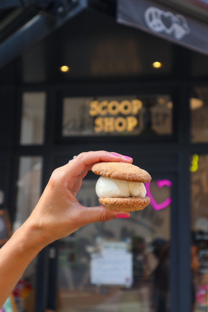 BenJerrysNL's tweet photo. Nomnom! Did you try our NEW scrumptious ice cream cookie sandwich? The crispy cardamom cookies are made by the nice folks from @Bakkerij Samen! The proceeds of this delightful treat support newcomers businesses. What are you waiting for?  Head down to our scoop shop in Rotterdam! https://t.co/fHlgZ5yRDx