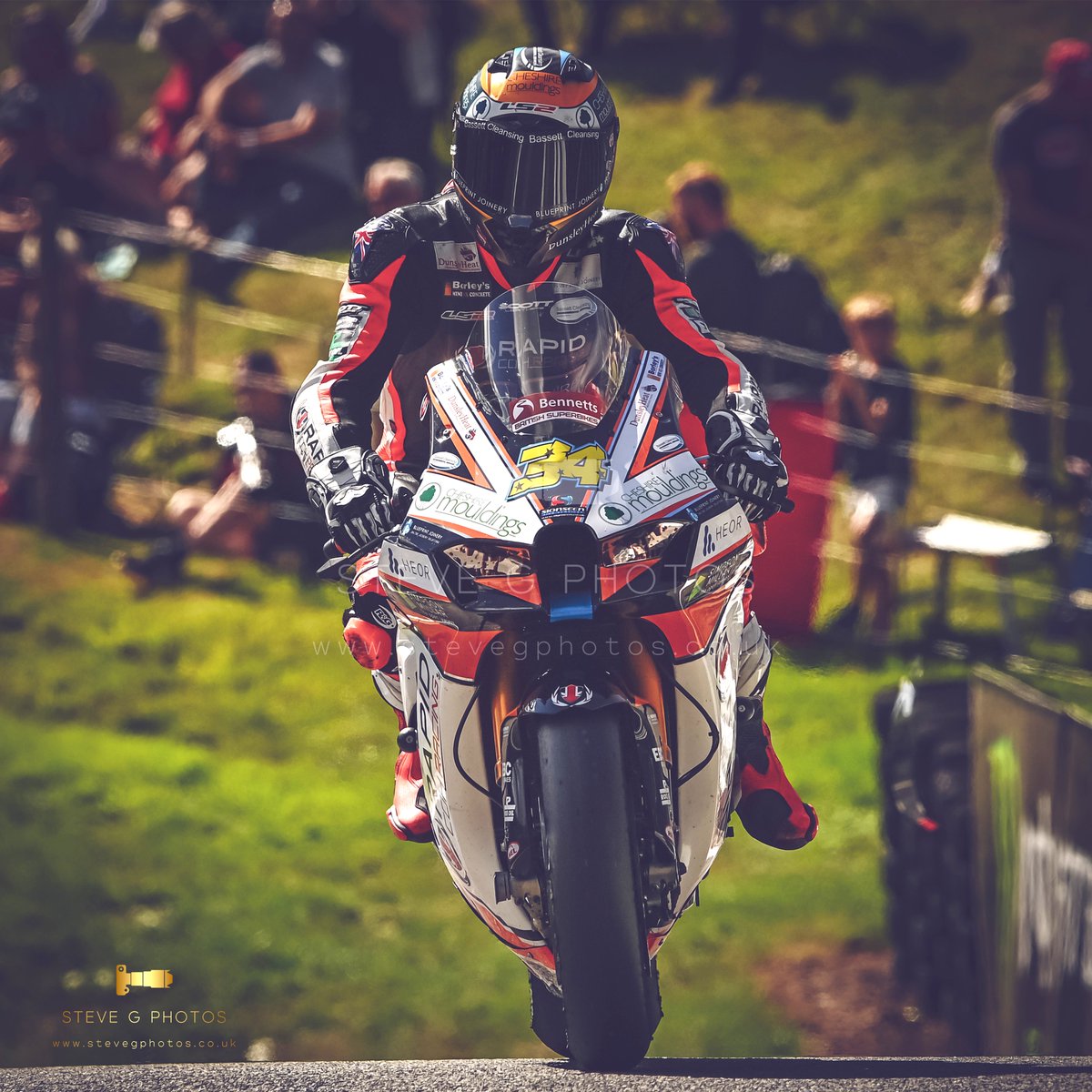 stevegcbr1000's tweet photo. Liam Delves @LDRRacing Rapid CDH Racing Kawasaki @LS2HELMETSUK @ScottLeathers1 @CadwellPark @OfficialBSB @bennetts_bike https://t.co/jfJOUhUl5K