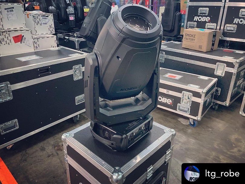 Robelighting's tweet photo. The new @Robelighting #PAINTE LED luminaire arriving in Japan on a #TechTuesday with our distributor LTG.
#robelighting #newrobegear #transferableLEDengine #robeinnovation #lightingtech https://t.co/HCxVDxT58g