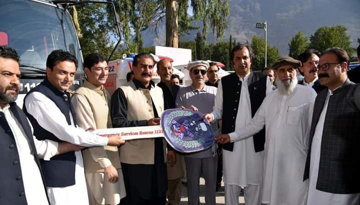 AbdulKhalidPTI's tweet photo. ***گلگت بلتستان کے عوام کے لئے  بڑی خوشخبری***

ریسکیو 1122 کو جدید مشینری اور گاڑی��ں فراہم کردی گئی 

35 کروڑ لاگت سے خرید گئی مشینری اور گاڑیوں کو ریسکیو 1122  کو حوالے کرنے کی تقریب میں زیر اعلی گلگت بلتستان خالد خورشید کی شرکت https://t.co/MP3lWtQKq4
