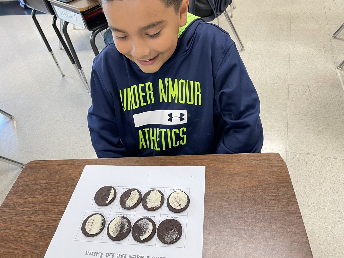 MickelsonMrs's tweet photo. We’re learning the phases of the moon in science today. @NISDCable https://t.co/en8y5cWa3w