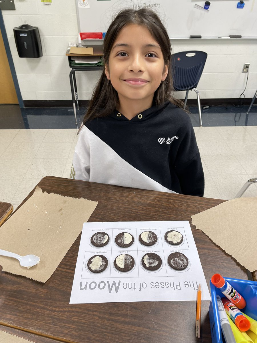MickelsonMrs's tweet photo. We’re learning the phases of the moon in science today. @NISDCable https://t.co/en8y5cWa3w