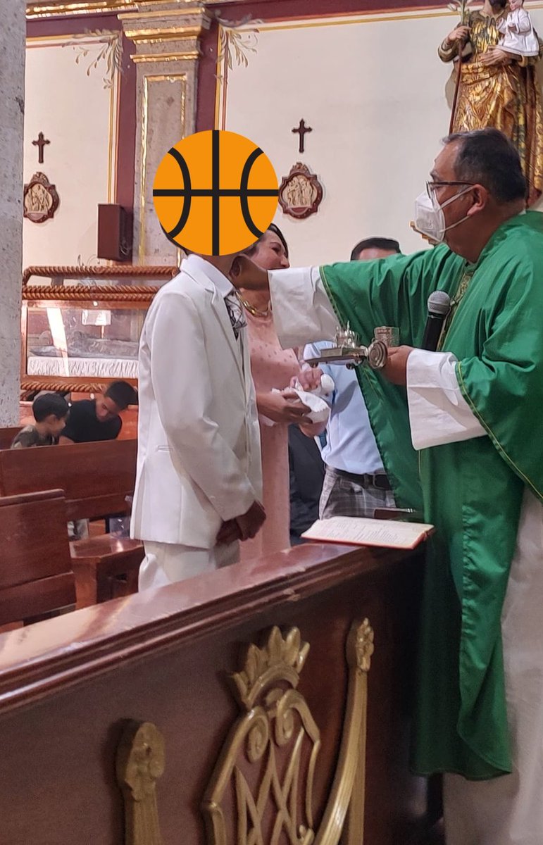 sadateco's tweet photo. Estamos al día con Diosito todos sus sacramentos ya. Gracias Dios, que grande eres por esperarnos. Y que feliz se siente mijo. https://t.co/04ndZmDGdE