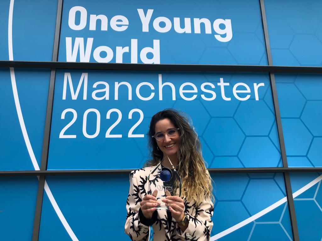 fidelcanoco's tweet photo. @mapatilla recibe premio como una de las 5 periodistas del año #oneyoungworld2022: "These young leaders fearlessly and boldly inspire others through their work. They have changed the way stories are reported and empower others by giving them a voice" @LaPullaOficial @elespectador https://t.co/1Fnk5k68sP