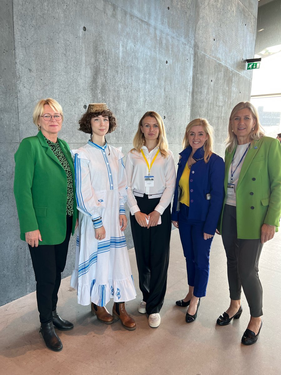 Málefni Úkraínu eru í brennidepli á alþjóðlegum leiðtogafundi Norðurlandaráðs sem nú stendur yfir í Hörpu. Úkraínska þingkonan Lesia Vasylenko fór yfir stöðu mála og kallaði eftir áframhaldandi stuðningi alþjóðasamfélagsins. #NordicCouncil <a href="/AssemblyBaltic/">Baltic Assembly</a> <a href="/nordenen/">Nordic Co-operation</a>