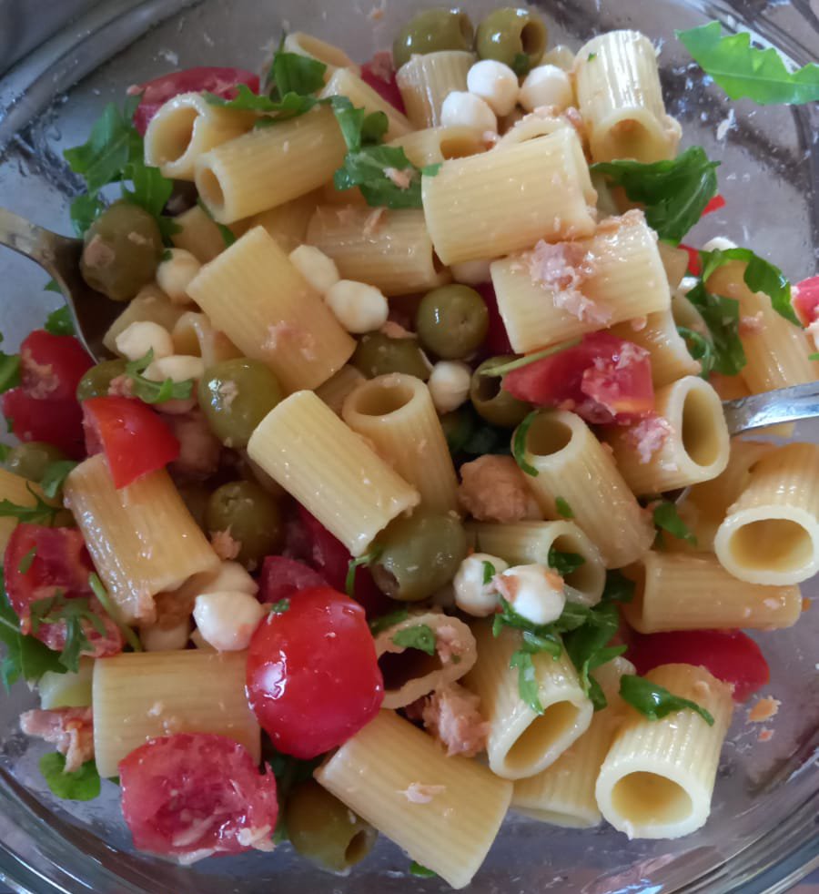 Taralluccivino's tweet photo. Pasta fredda con perline di mozzarella, rughetta e pomodorini😋
#TeV #pasta #mozzarella #rughetta #pomodorini https://t.co/9V2Zs59Cue