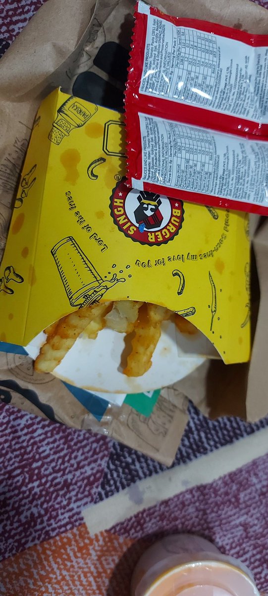 Tushar_onelife's tweet photo. @BurgerSinghs see the quantity of large fries 😅 Stop fooling cust. Chargeing full amount inc.gst 😅 thoda dil khula rakho yaro itne fries bacha kar kya karoge 🤣🤣🤣 https://t.co/n2WOWUwu3W