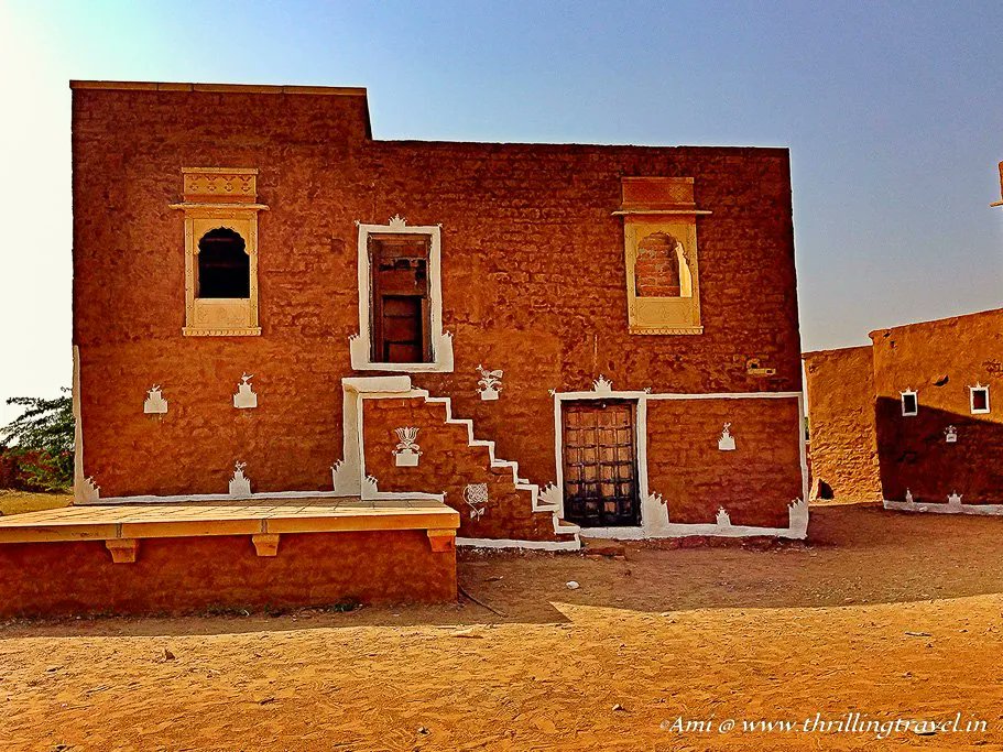 amibhat's tweet photo. The residents of this village collectively left their homes forever - and that too, over night. Explore this ghost town near Jaisalmer to know why https://t.co/VquowFjHFs
#ThrillingTravel
#DekhoApnaDesh
#Bloggersclan https://t.co/6OWgrBj7kM