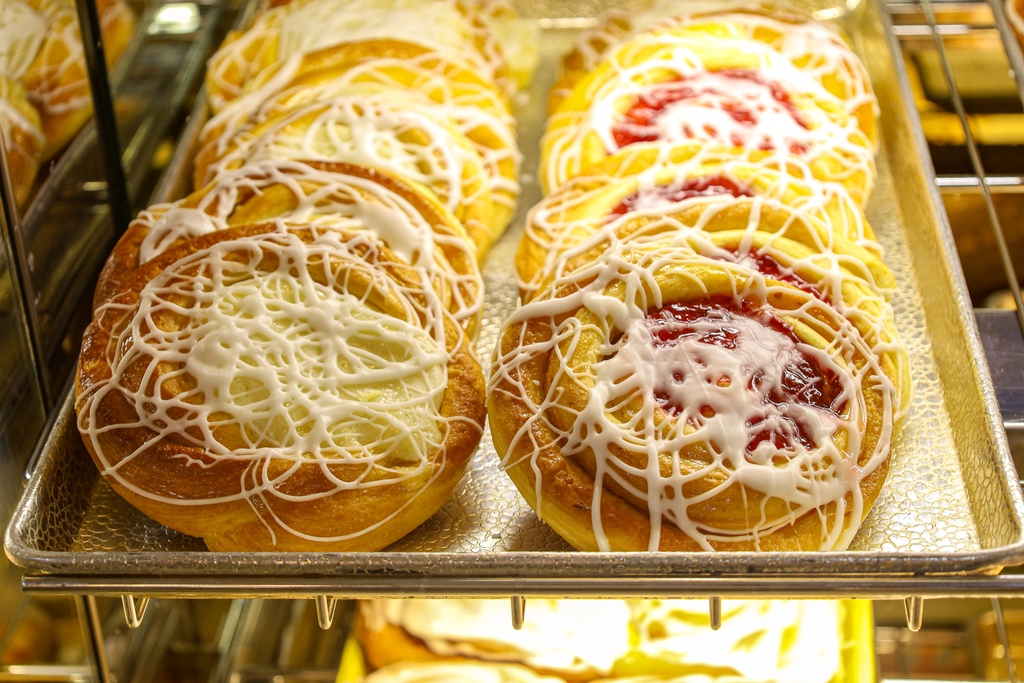 In the mood for something sweet? 🍰 ⁠
Stop by Nadler's today to view our entire selection of sweets baked in-house daily!⁠ 🎉⁠