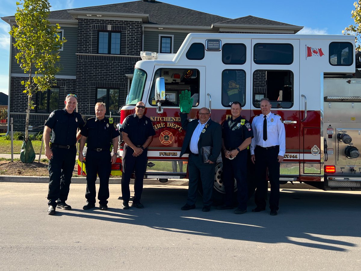 berryonline's tweet photo. Together with #Ward5 Councillor @gallowaykelly, &amp; our @KitchFire &amp; next door @CityKitchener soon-to-be-open Tartan Ave community centre teams, I was plsd to join the @wrdsb @oakwrdsb students, families &amp; staff today for the opening of Oak Creek PS. Congrats @Jeff_J0hnson &amp; team! https://t.co/WtQp3HucMK