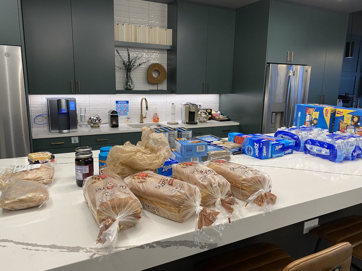 Waterton team members participated in a Night Ministry service project by preparing meals and hygiene kits for youth individuals experiencing homelessness. We are grateful for the opportunity to give back to our communities.

#WatertonGivesBack #WatertonWay