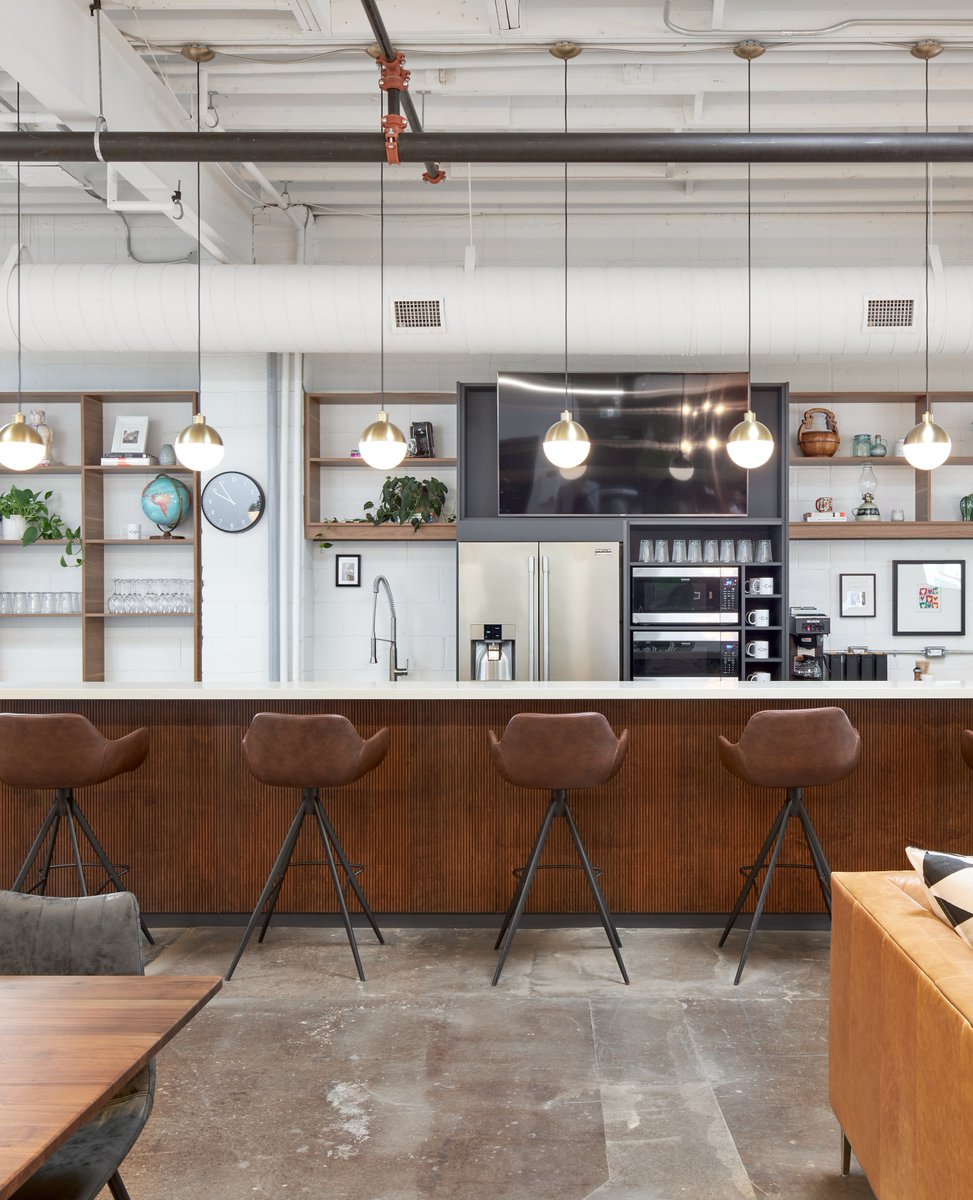 Kateandcodesign's tweet photo. Happy #backtoschool, everyone! With the kids back in the classroom, many parents will likely be spending more time in their offices, or shared workspaces like @workco! 

📷 @jason_hartog_photography

#designspotlight #work #office #workvibes https://t.co/206f6uFSSW