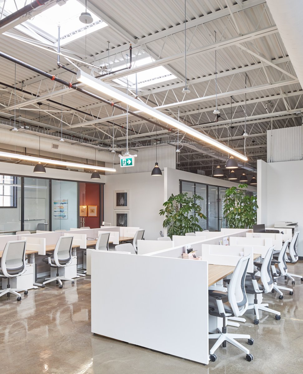 Kateandcodesign's tweet photo. Happy #backtoschool, everyone! With the kids back in the classroom, many parents will likely be spending more time in their offices, or shared workspaces like @workco! 

📷 @jason_hartog_photography

#designspotlight #work #office #workvibes https://t.co/206f6uFSSW