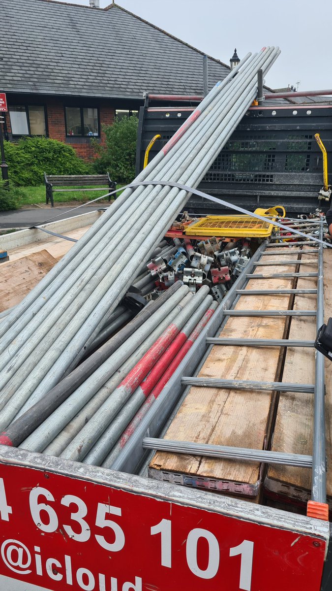 DerbyshireRPU's tweet photo. #OpTramline
Insecure and half hearted attempt at securing the poles, gravity left to sort the rest
Also 22% over-weight
#Reported #Prohibited from onward travel until weight reduced and load secured
#ShowUsYourLoad #RoadSafety #GetNetted #SheetYourFleet anymore #? https://t.co/ZYJEiOJh99